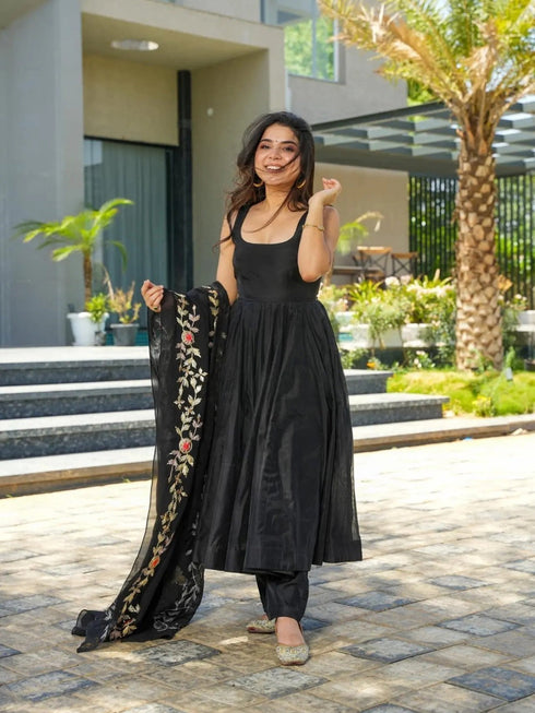 Black Roman Silk Anarkali Suit 194908 Closure View